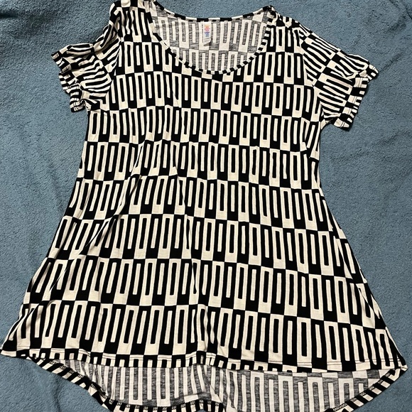 Lularoe classic T - Picture 1 of 3